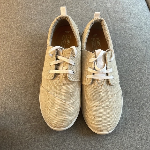Toms Shoes Cream Colored Toms Tennis Shoes With Shimmer Poshmark